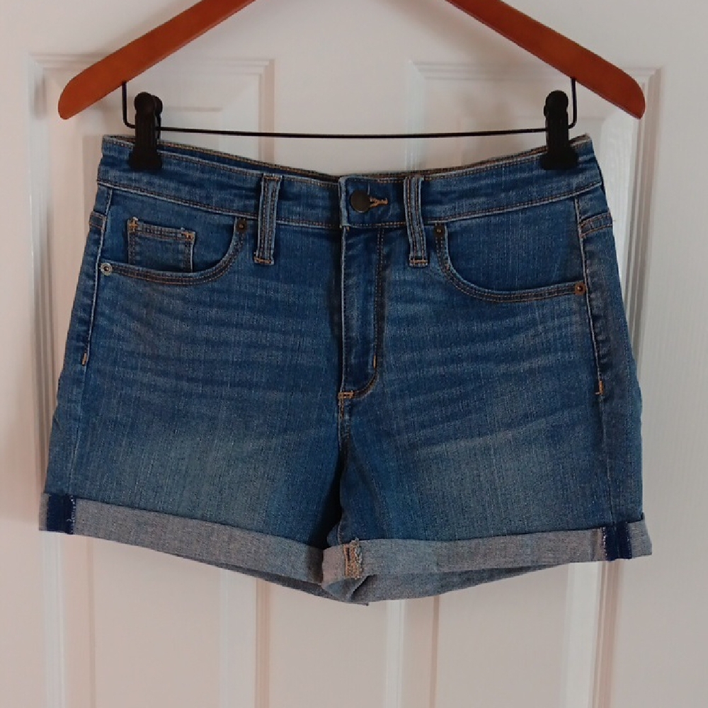 Universal Thread JEAN SHORTS SIZE 6